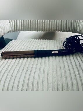 FOXYBAE Wanderluxe Rose Gold-Tone Curling Iron